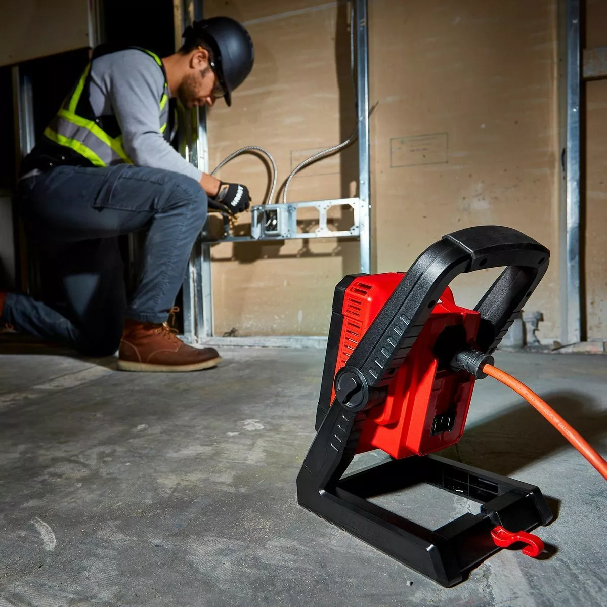 BAUER 20V Cordless 2000 Lumen Dual Power Work Light – Tool Only 11 BAUER 20V Cordless 2000 Lumen Dual Power Work Light – Tool Only - Image 11